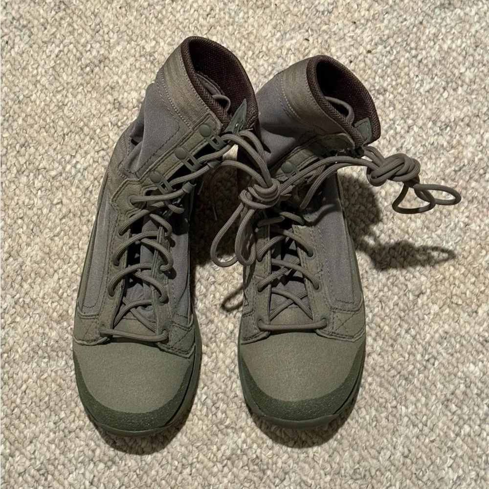 Danner never worn